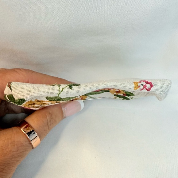 Floral Coin Purse with Silver Kisslock Clasp - Picture 7 of 7